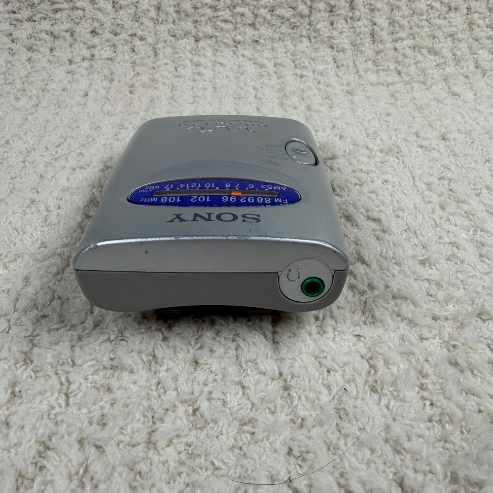 Sony Walkman SRF-59 Portable AM/FM Radio Silver Handheld Analog Tuner Belt Clip - Picture 5 of 8
